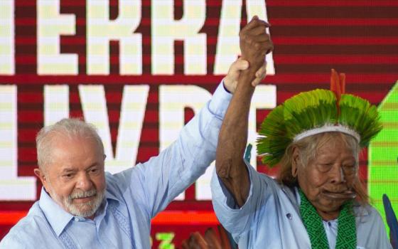 President of Brazil Luiz Inácio Lula da Silva and Chief of the Kayapo people Raoni Metuktire (R) raise hands during the Free Land Camp closing ceremony on April 28, 2023 in Brasilia, Brazil. (Getty Images/Andressa Anholete)